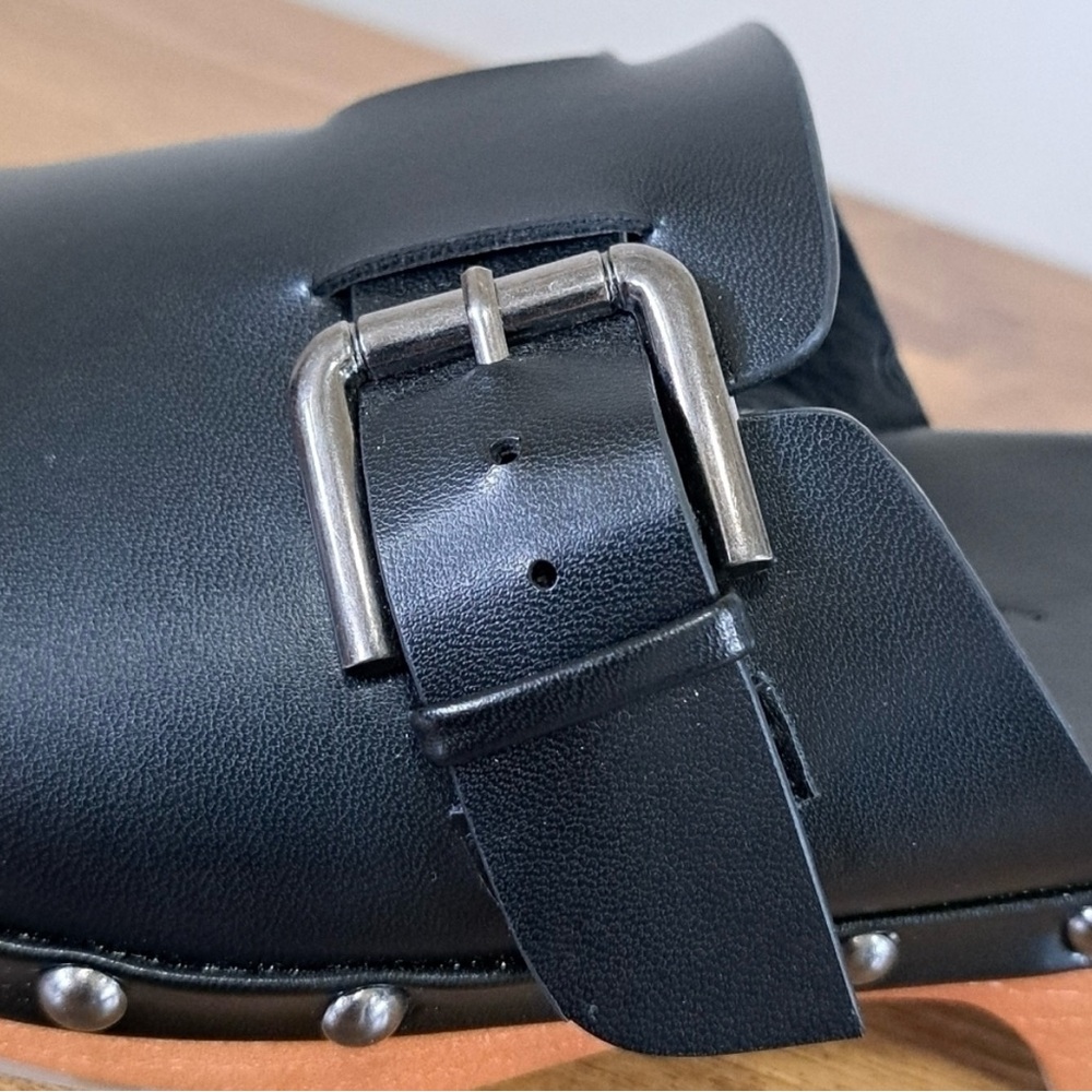 Black leather clogs with studded detail - Picture 5 of 6